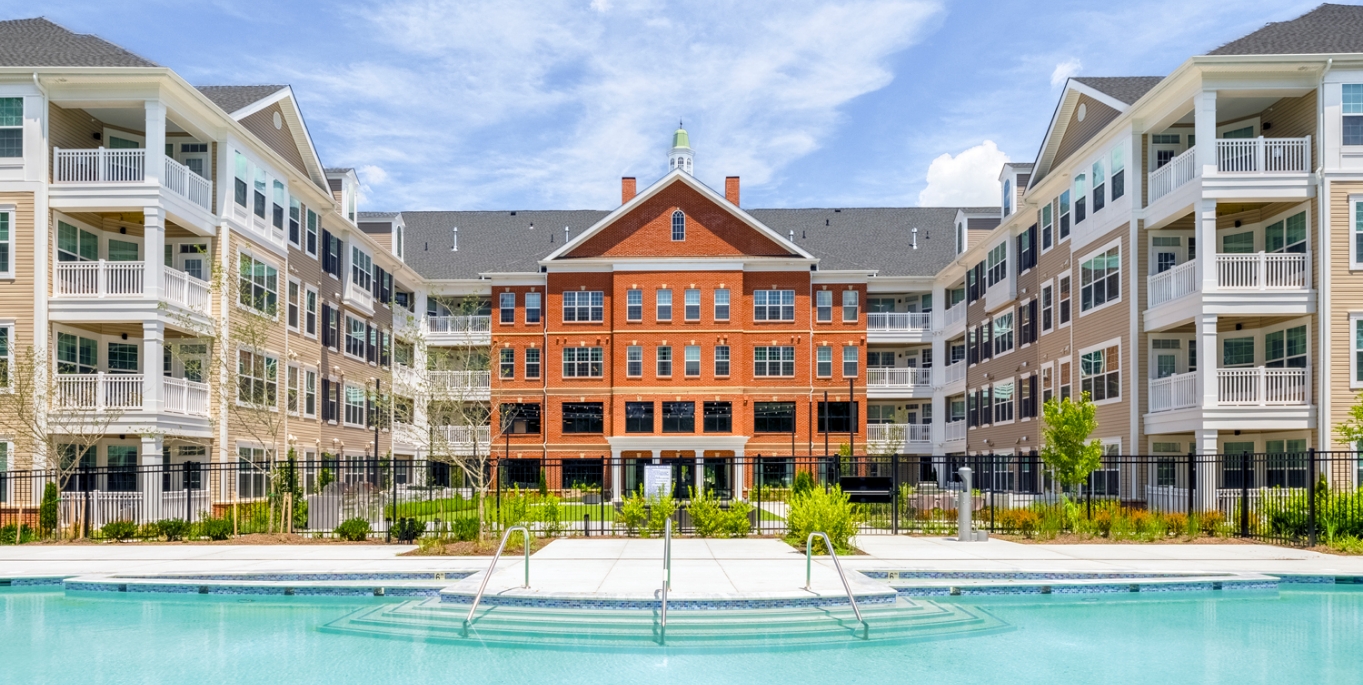 Creekstone Village Pool and Building