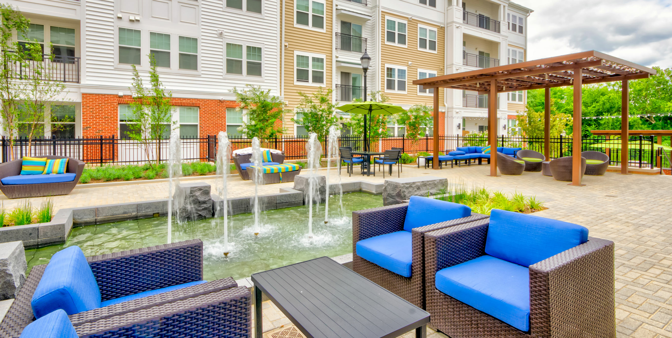 Brompton House outdoor patio and fountain