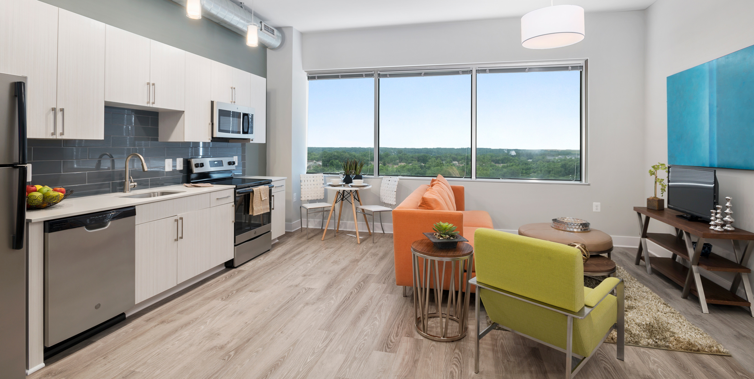 Oxford at Oxon Hill kitchen and living room